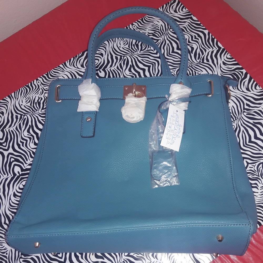 NWT! Beautiful Luna Moon Purse